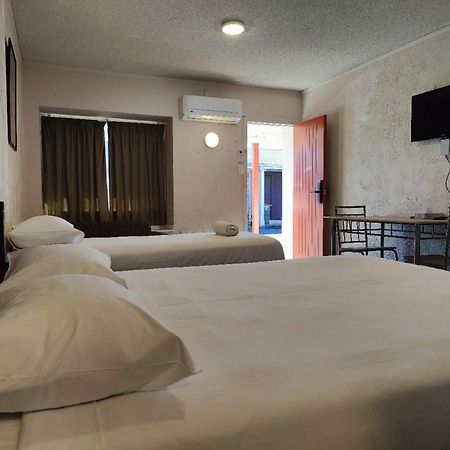 Kings Court Motor Lodge Хамилтън Екстериор снимка