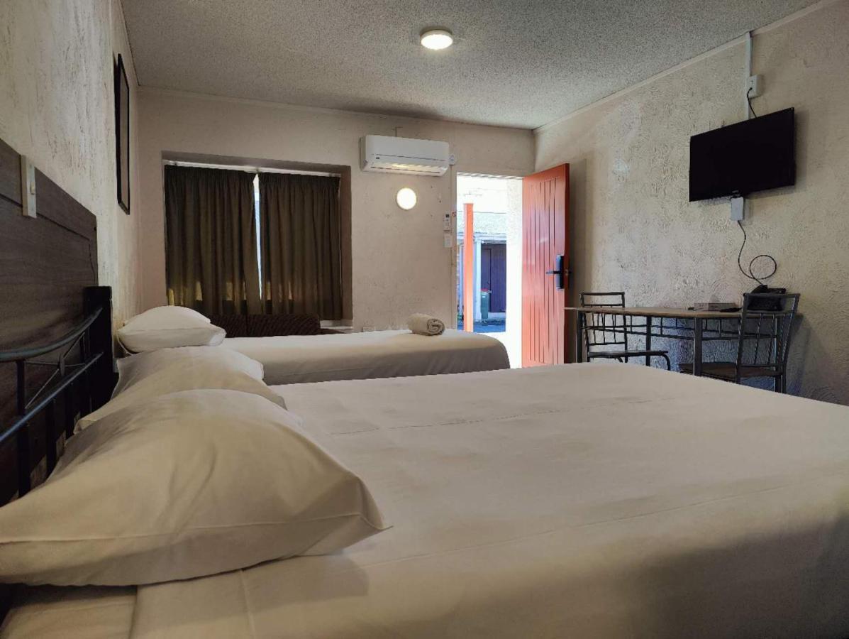 Kings Court Motor Lodge Хамилтън Екстериор снимка