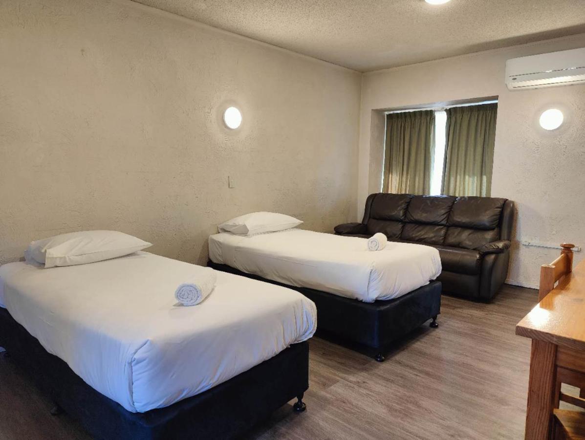 Kings Court Motor Lodge Хамилтън Екстериор снимка