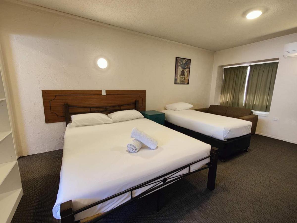 Kings Court Motor Lodge Хамилтън Екстериор снимка