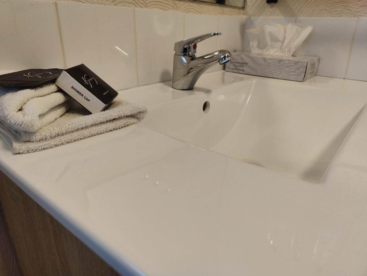 Kings Court Motor Lodge Хамилтън Екстериор снимка