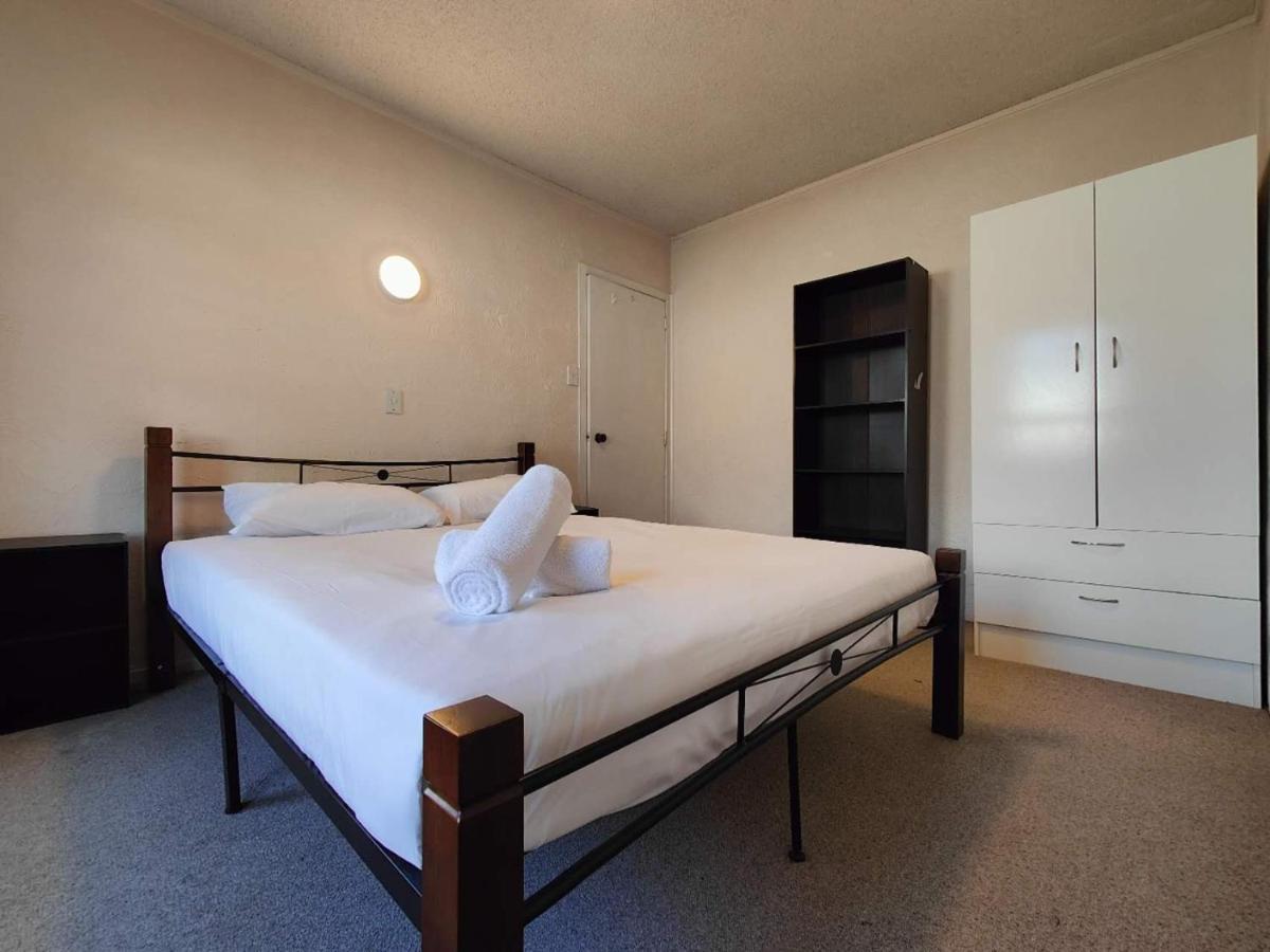 Kings Court Motor Lodge Хамилтън Екстериор снимка